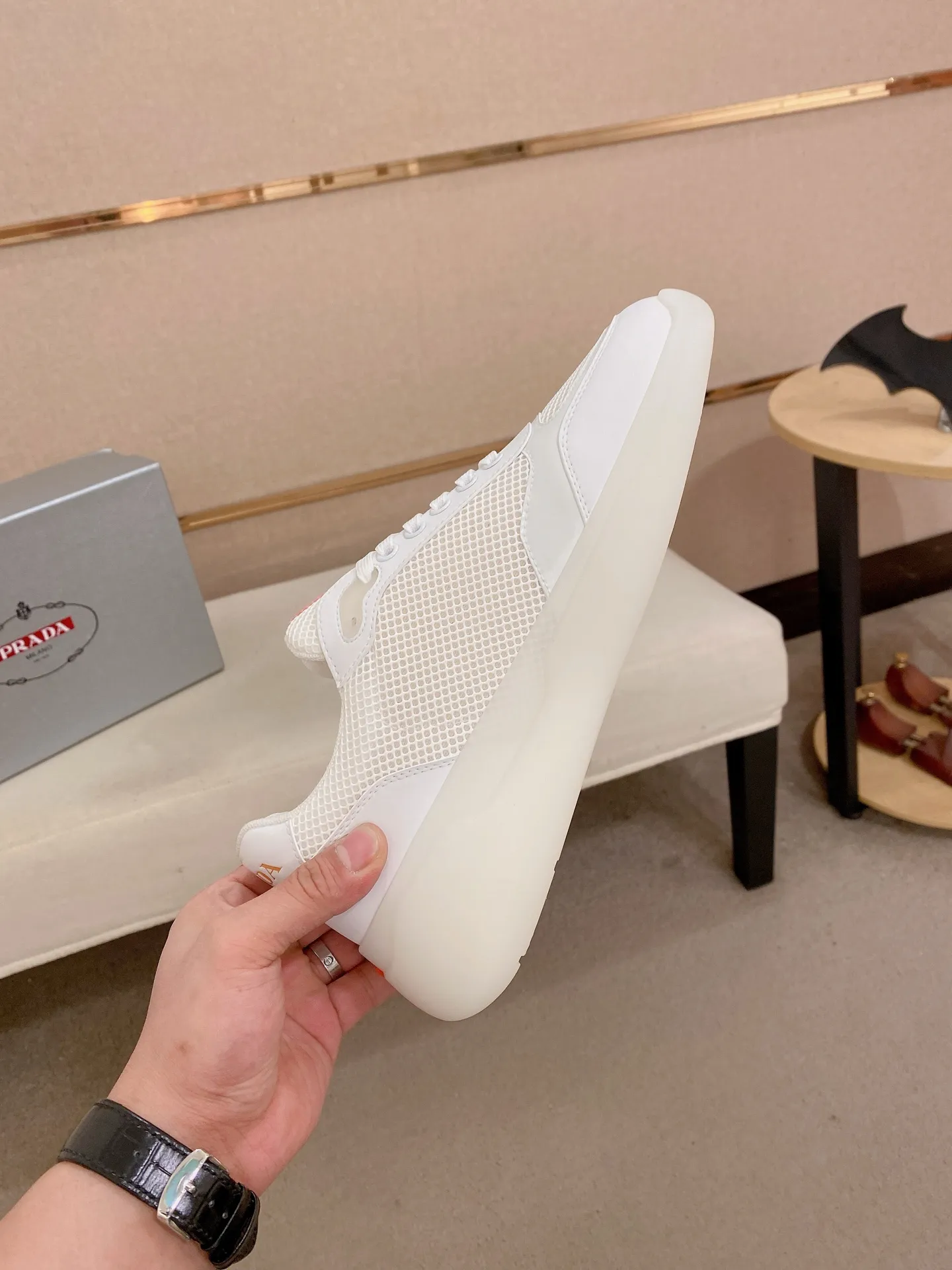 Men's shoes 💰 620💰 ✔️✔️✔️Higher version High-quality new PRADA (Prada) counters are launched simultaneously. The new men's shoes and 😘fabric are made of high-tech glue-making technology. Lining: Full cowhide lining. 👍🏿 High-end ☄️ Air-cushion molded anti-slip foam outsole, exquisite lines, simple and elegant, comfortable and high-end for leisure travel. Code number: 38 to 44 (45 can be customized and cannot be returned or exchanged)